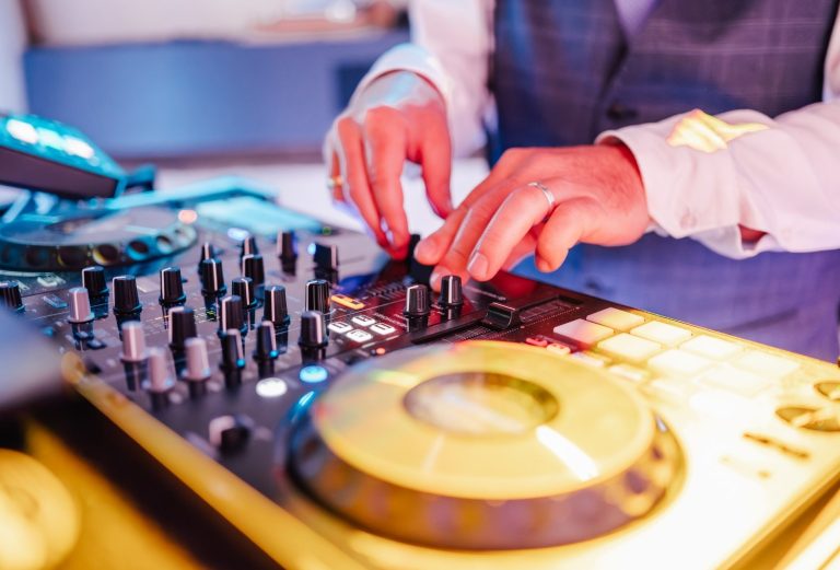 DJ Henne - Kontakt DJ Henne