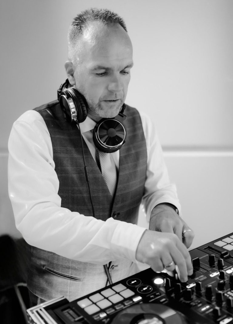 DJ Henne - Hendrik Vogel